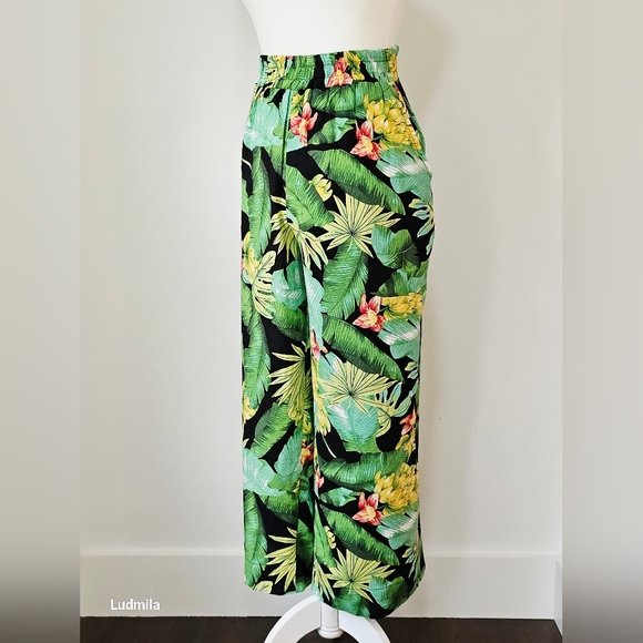 NICOLE MILLER New York Size M Women's Green Tropical Print Pull On Cropped Pants - Picture 6 of 6